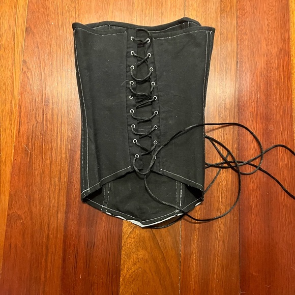 Custom Brooklyn Nets bustier - Picture 2 of 2